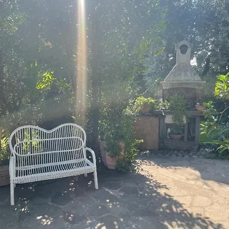 Il Giardino Di Emilia - Intero In Con Giardino Privato E Piscina Estiva Homestay